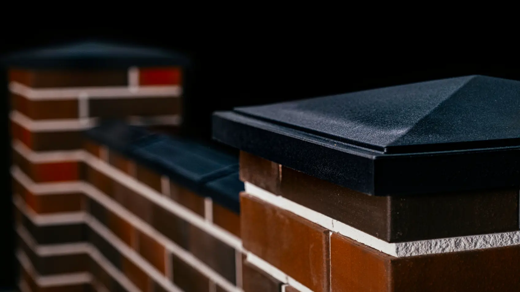 Фото 4 колпак BonaMono Черный, парапеты Bona кирпичного забора