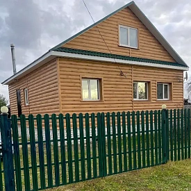 Металлосайдинг Блок-Хаус под бревно Клен Светлый 3D SteelArt на фасаде